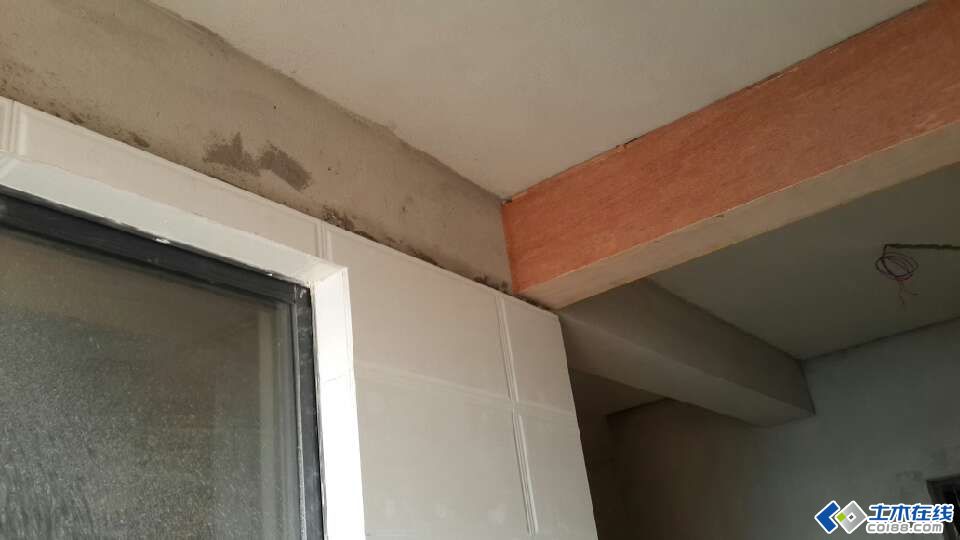 新房装修承重梁上打了个大洞，求助怎么加固。